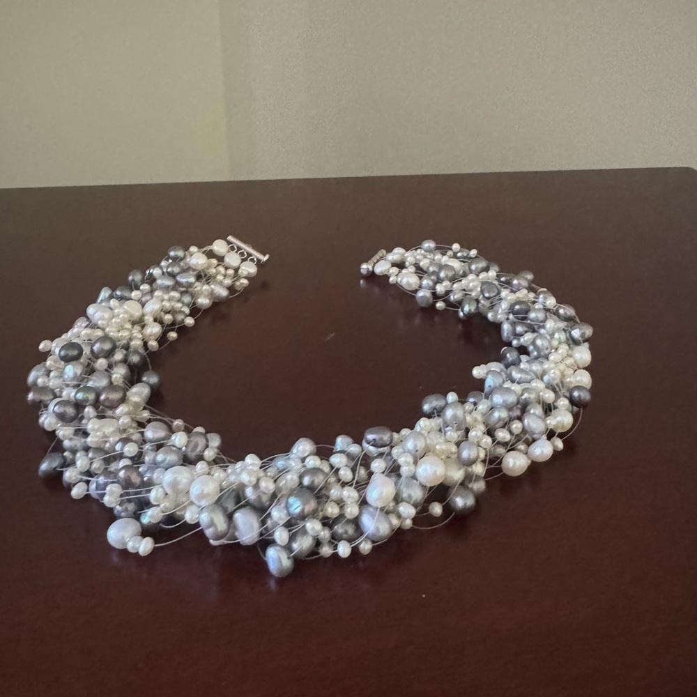 Tiffany &Co Iridesse pearls neckless - Picture 8 of 15